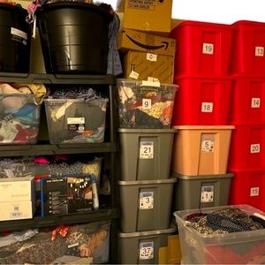 Bundle boxes of women tops, 20 pieces.